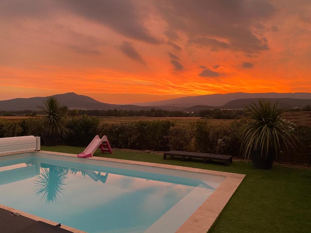 Villa avec piscine au cœur de la Provence. 8, Lot Bellevue, 04190 Les Mées