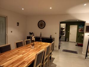 Villa avec Piscine, BBQ, Badminton