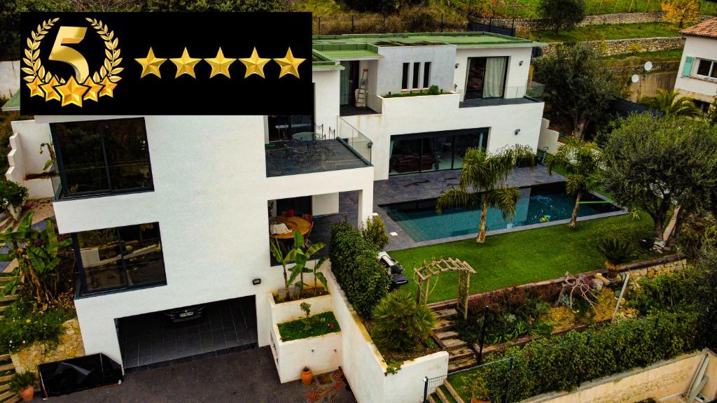 Villa avec piscine chauffée Nice collines