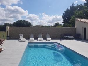 Villa avec piscine chauffée privée à 5 min d'Uzès.