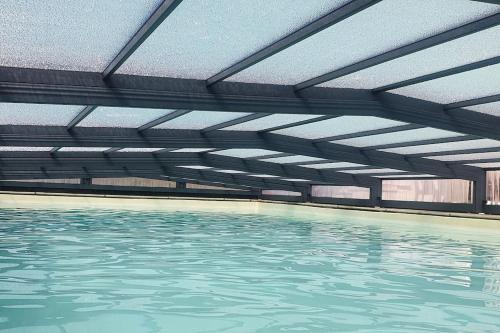 Villa avec piscine couverte chauffée privative d'avril à novembre