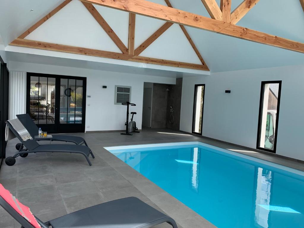 Villa Villa avec piscine intérieure à Sainte- Marine 6 Impasse Kerobistin Vihan 29120 Combrit
