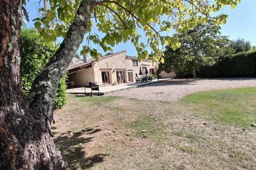 VILLA AVEC PISCINE PRIVÉE 10 personnes en DORDOGNE