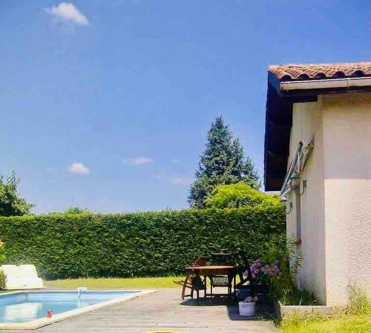 Villa avec piscine, proche de toutes commodités 15 Rue Adrien Piquet, 33560 Sainte-Eulalie