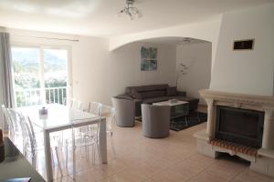 VILLA AVEC PISCINE-SAINT RAPHAEL AGAY