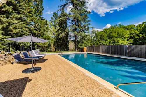 Villa avec piscine sur le domaine d'un château