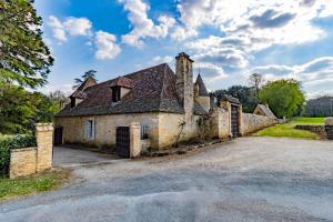 Villa avec piscine sur le domaine d'un château