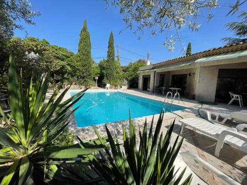 Villa avec piscine sur les hauts de Nîmes