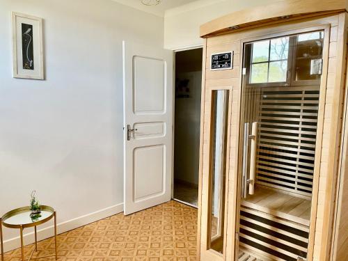 Villa avec sauna et piscine proche centre ville