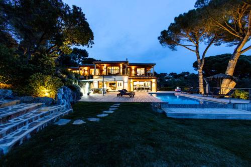 Villa Blanche Luxury - pieds dans l'eau, piscine chauffée