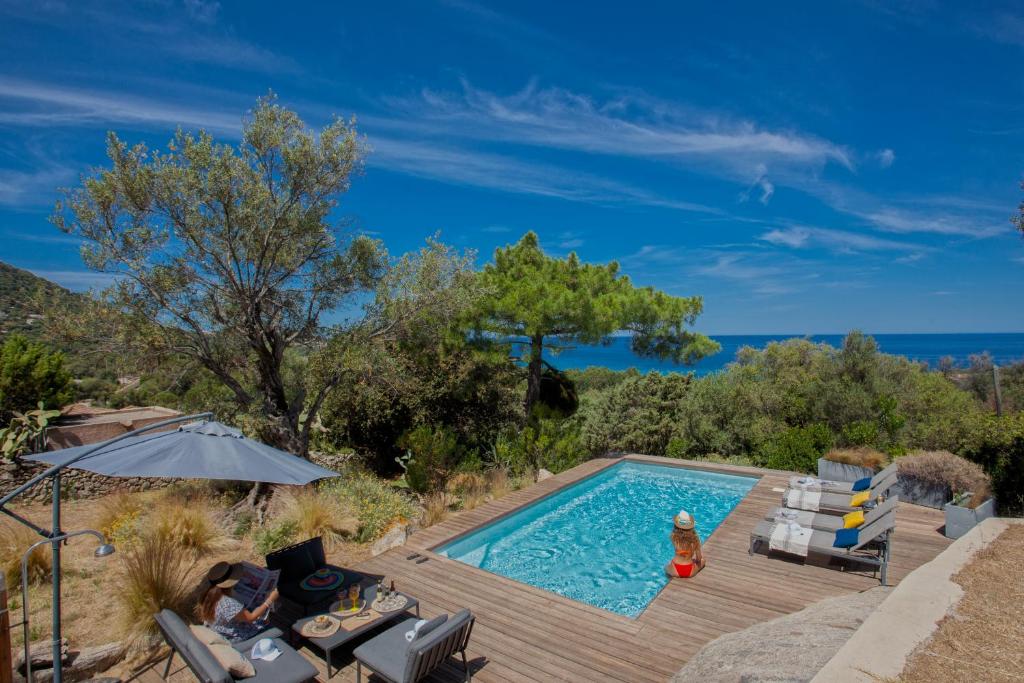 Villa bodri, maison en pierre avec vue mer et piscine chauffée lieu dit Fogata, 20220 LʼÎle-Rousse