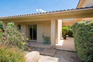 Villa Villa bord de mer avec piscine chauffée Route du Bord de Mer 20131 Pianottoli-Caldarello Corse
