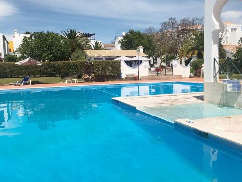 Villa c/ piscina próxima da praia