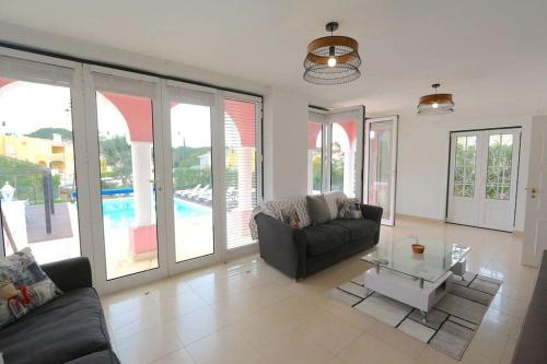 Villa Camilla 6 bed/bath villa close to the Marina