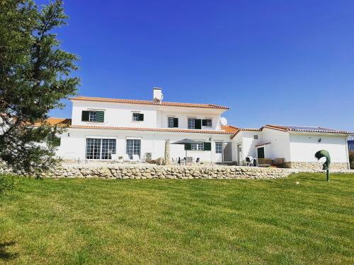 Villa Casa Branca - with Private Pool & Big Garden