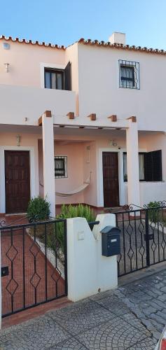 Villa charmosa V2 junto à praia e à Marina de Vilamoura com Piscina e Wi-Fi