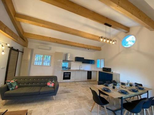 Villa CIGALONS en pleine pinède avec PISCINE chauffée de mai à septembre