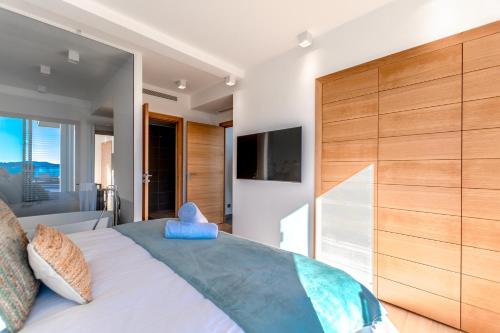 Villa classée 5 étoiles contemporaine vue magique Golfe de Saint Tropez