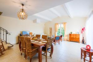 VILLA CLEMENTINIERS VI4266 By Riviera Holiday Home