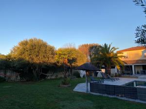 Villa climatisée avec piscine, jardin paysagé entièrement clos et terrain de pétanque