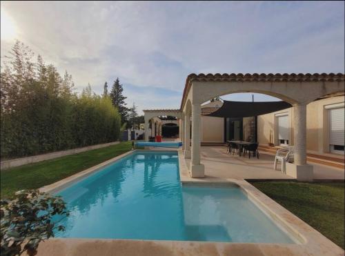 Villa confortable proche d'Avignon