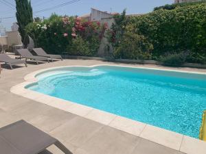 Villa contemporaine à la Pointe Rouge avec piscine
