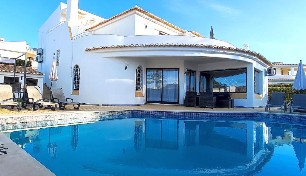 Villa Cristina 17 - Private Pool - 500m from the beach Praceta da Torre Velha 17, 8200-385 Albufeira