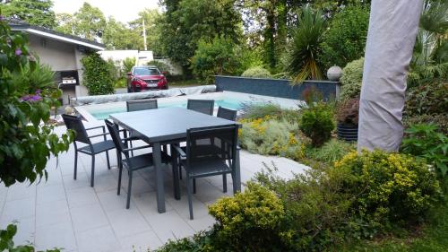 Villa d’archi. piscine privée en écrin de verdure