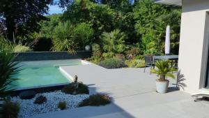 Villa d’archi. piscine privée en écrin de verdure