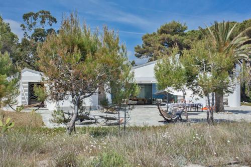 Villa d'architecte pieds dans l'eau 800m parc Galea
