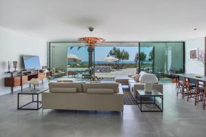 Villa d'architecte pieds dans l'eau 800m parc Galea