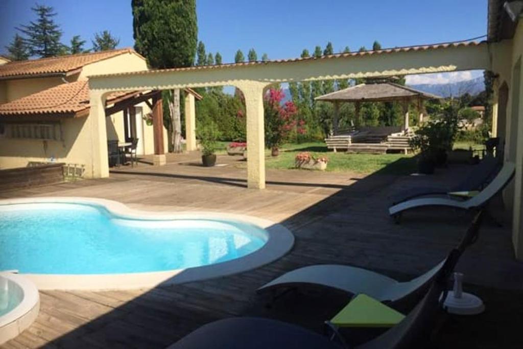 Villa d'une chambre avec piscine privee jardin clos et wifi a Alixan Rue des Peyres Drôme, Auvergne-Rhône-Alpes, 26300 Alixan