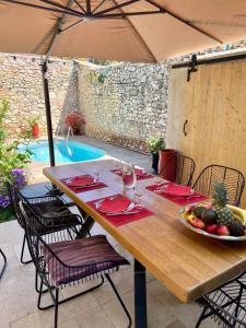 Villa de 2 chambres avec piscine privee jardin clos et wifi a Cournonsec