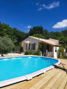 Villa de 2 chambres avec piscine privee jardin clos et wifi a Peypin d'Aigues