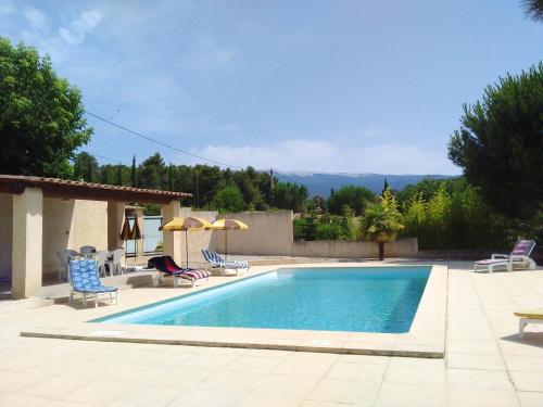 Villa de 2 chambres avec piscine privee jardin et wifi a Mormoiron