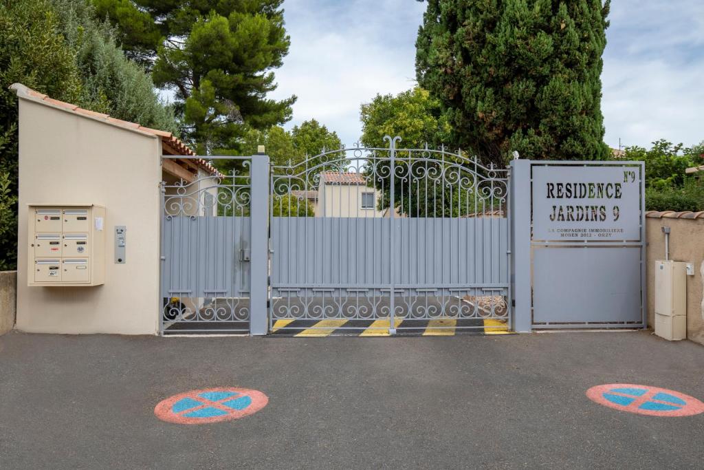 Villa de 200 m2 avec piscine proche du centre-ville 9 Chemin des Jardins Neufs, 84000 Avignon