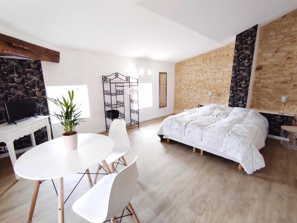 Villa de 3 chambres avec piscine privee jardin clos et wifi a Montfaucon 46240 Montfaucon