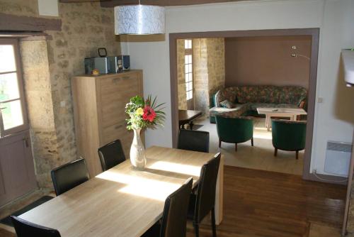 Villa de 3 chambres avec piscine privee jardin clos et wifi a Montfaucon