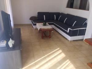 Villa de 3 chambres avec piscine privee jardin clos et wifi a Poussan