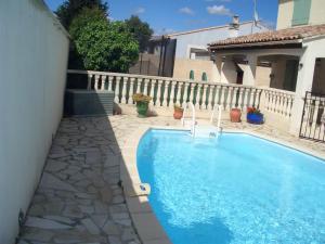 Villa de 3 chambres avec piscine privee jardin clos et wifi a Poussan