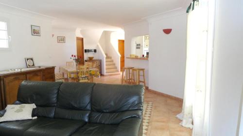Villa de 3 chambres avec piscine privee jardin clos et wifi a Regusse