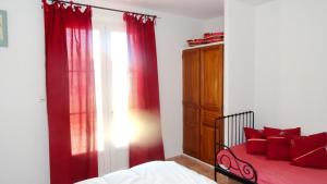 Villa de 3 chambres avec piscine privee jardin clos et wifi a Regusse