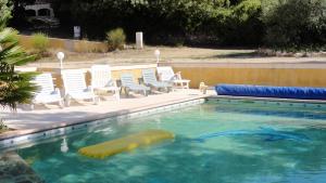 Villa de 3 chambres avec piscine privee jardin clos et wifi a Regusse