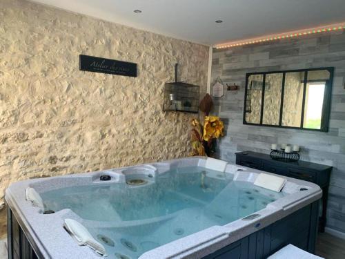 Villa de 3 chambres avec piscine privee sauna et jardin clos a Marigny