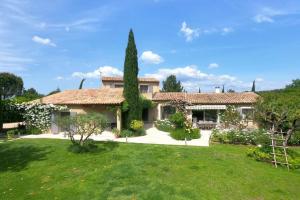 Villa Villa de 300 m au coeur du Luberon au calme sans vis à vis 5 chambres 296 chemin du peirou 84660 Maubec Provence-Alpes-Côte d\'Azur
