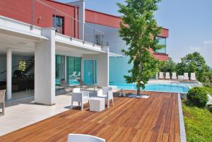 Villa de 4 chambres avec piscine privee jacuzzi et jardin amenage a Saint Desirat