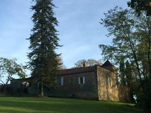 Villa de 4 chambres avec piscine privee jardin amenage et wifi a Blanquefort sur Briolance