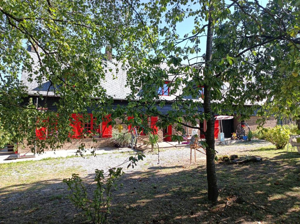 Villa de 4 chambres avec piscine privee jardin amenage et wifi a Blanquefort sur Briolance 47500 Blanquefort-sur-Briolance