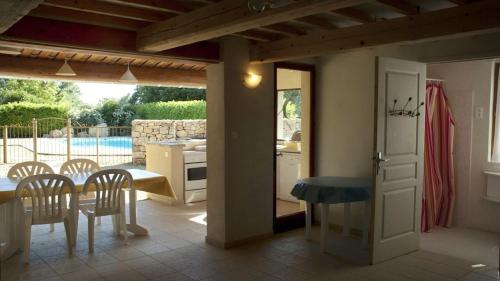 Villa de 4 chambres avec piscine privee jardin amenage et wifi a CaseneuveB