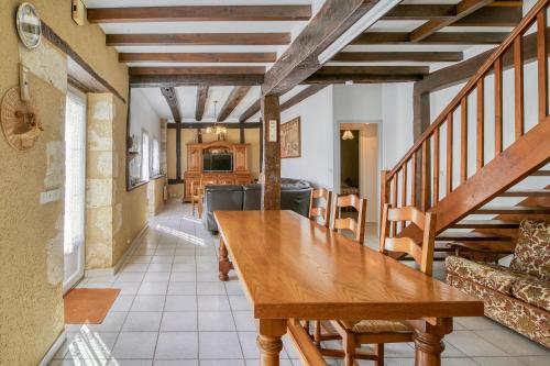 Villa de 4 chambres avec piscine privee jardin amenage et wifi a Courrensan